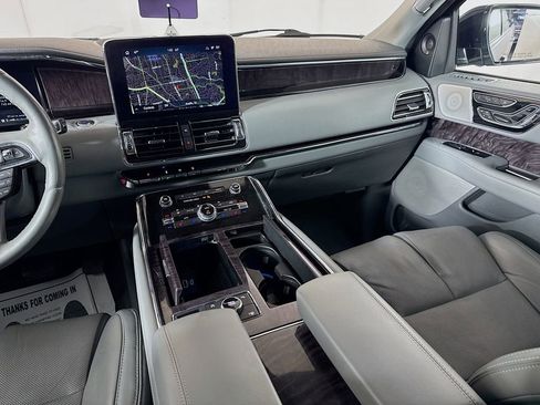 Used 2020 Lincoln Navigator Reserve w/ Luxury Package image 29