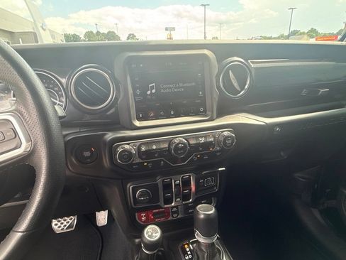 Used 2022 Jeep Wrangler Unlimited Rubicon w/ Dual Top Group AWD/4WD image 19