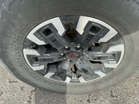 Used 2022 Nissan Frontier PRO-4X image 11