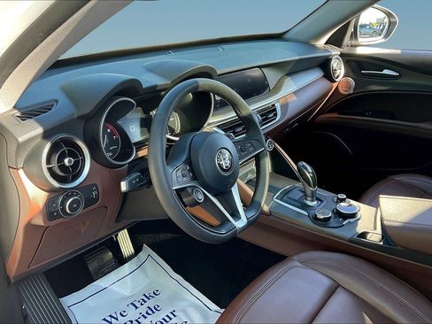 Used 2018 Alfa Romeo Stelvio Ti AWD/4WD image 16