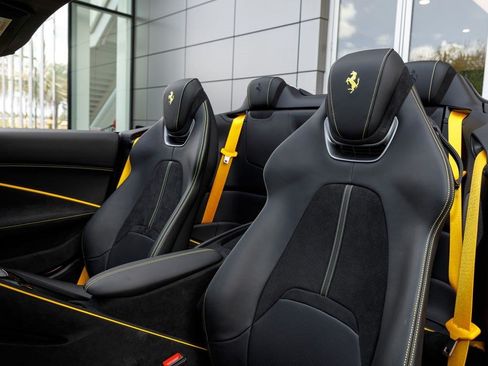 Used 2025 Ferrari Roma Spider RWD image 10
