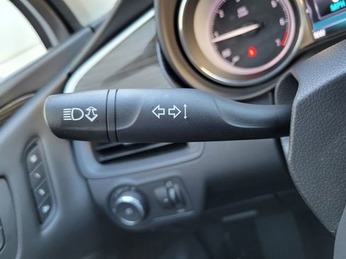 Used 2019 Buick Envision Essence FWD image 33