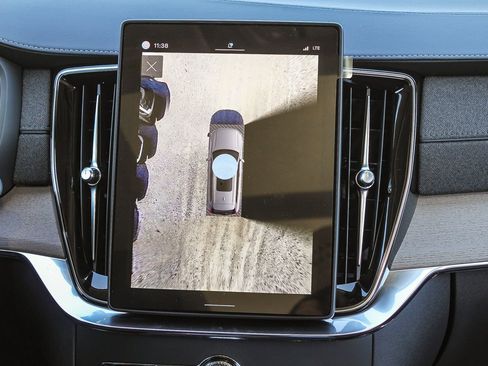 New 2026 Volvo XC90 T8 Plus w/ Protection Package image 17