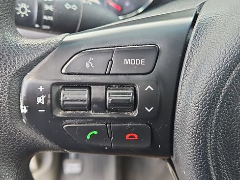 Used 2017 Kia Sedona LX FWD image 13
