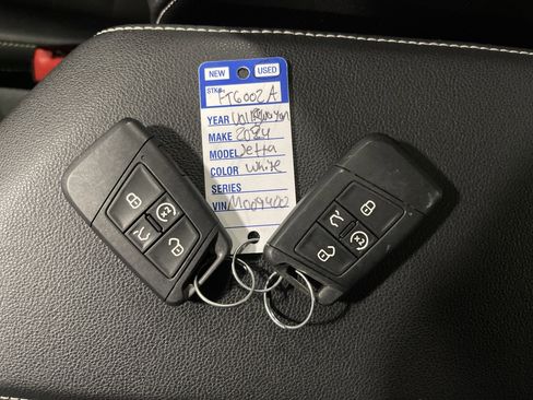 Used 2024 Volkswagen Jetta SE w/ Panoramic Sunroof Package image 25