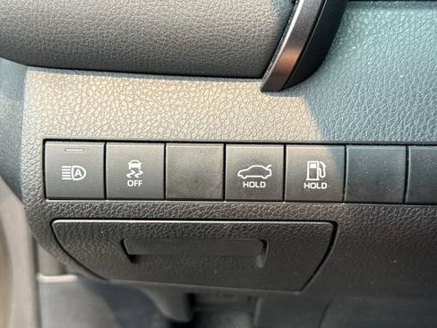 Used 2019 Toyota Camry LE w/ Carpet Mat Package FWD image 30
