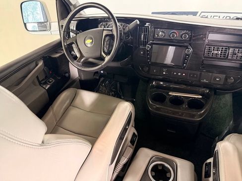 Used 2021 Chevrolet Express 2500 LS w/ Enhanced Convenience Package RWD image 31