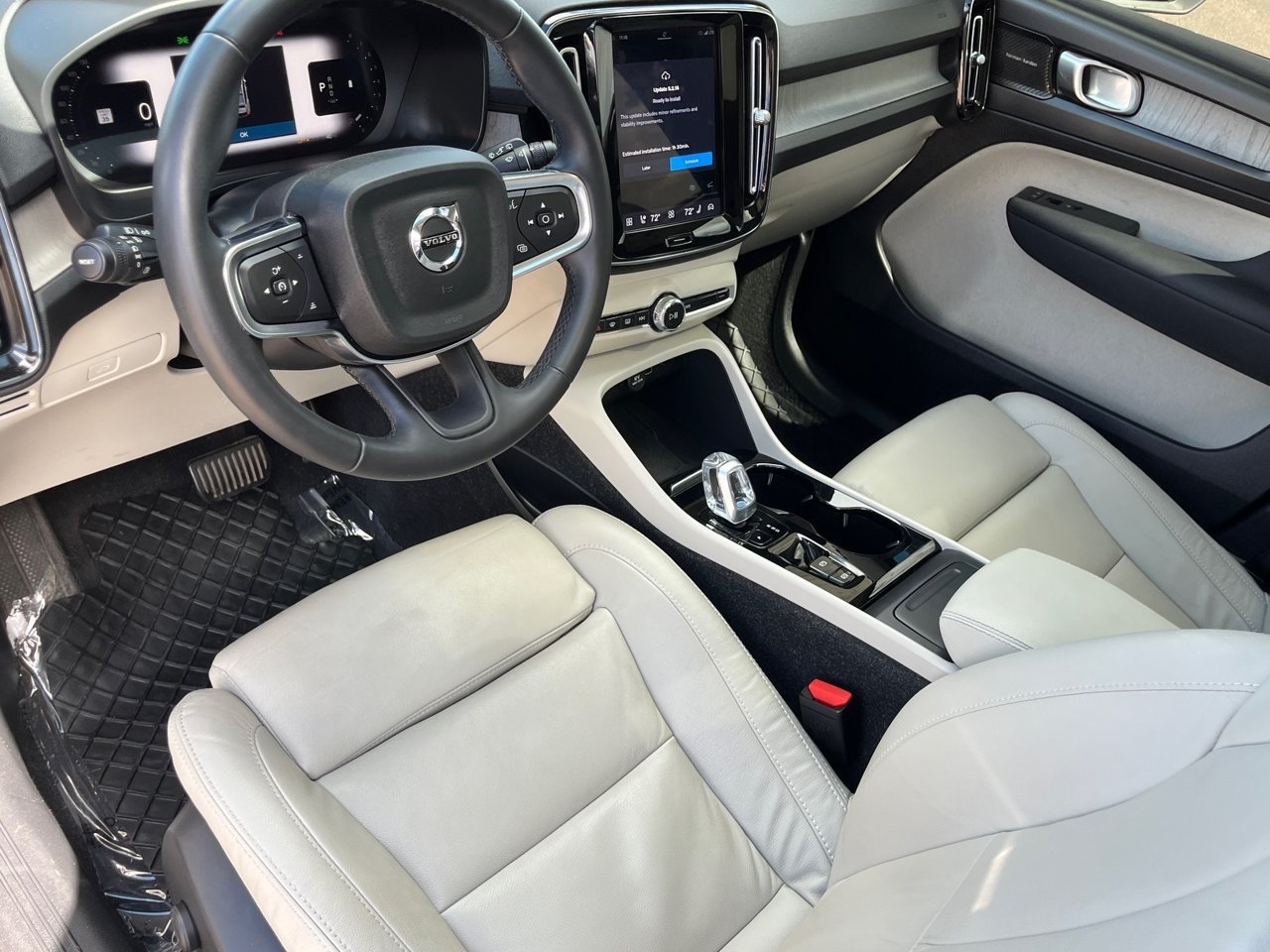 Used 2023 Volvo XC40 B5 Ultimate w/ Protection Package Premier AWD/4WD image 16