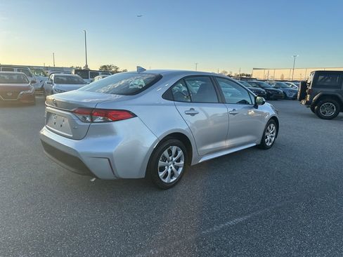 Used 2025 Toyota Corolla LE image 6