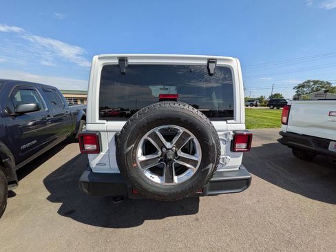 Used 2021 Jeep Wrangler Unlimited Sahara w/ Uconnect 4C Nav & Sound Group AWD/4WD image 4