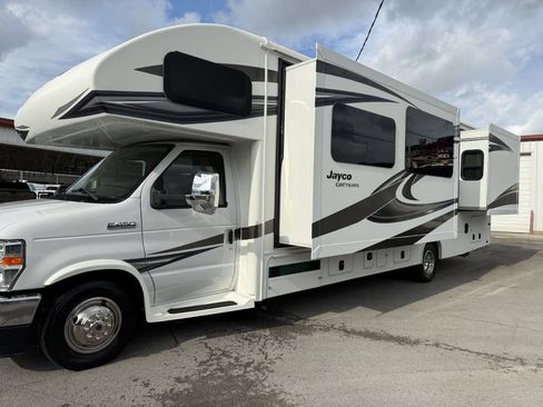 Used 2018 Ford E-450 and Econoline 450 Super Duty w/ Motorhome Prep Package RWD image 7
