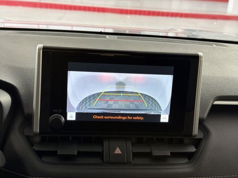 Used 2025 Toyota RAV4 XLE image 18