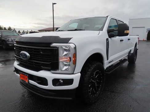 Used 2024 Ford F350 XLT image 3