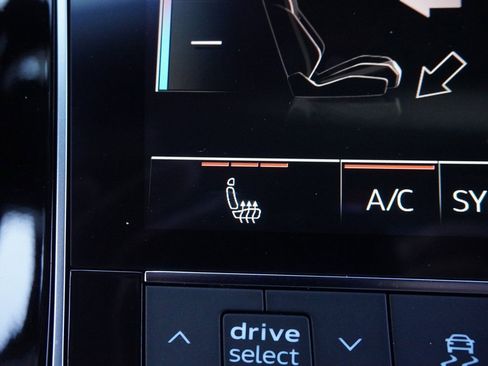 Used 2024 Audi Q8 Premium image 56