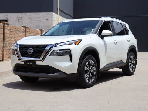 Used 2023 Nissan Rogue SV w/ SV Premium B Package FWD image 2