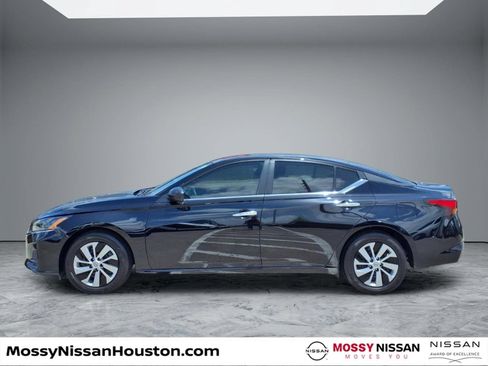 Used 2025 Nissan Altima 2.5 S FWD image 5