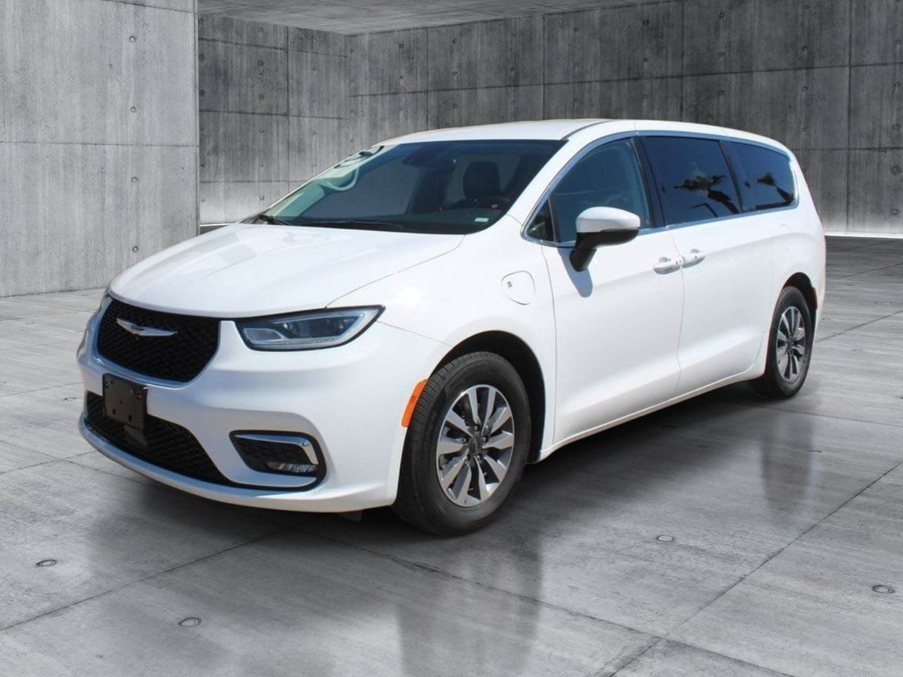 Used 2023 Chrysler Pacifica Touring-L FWD image 12