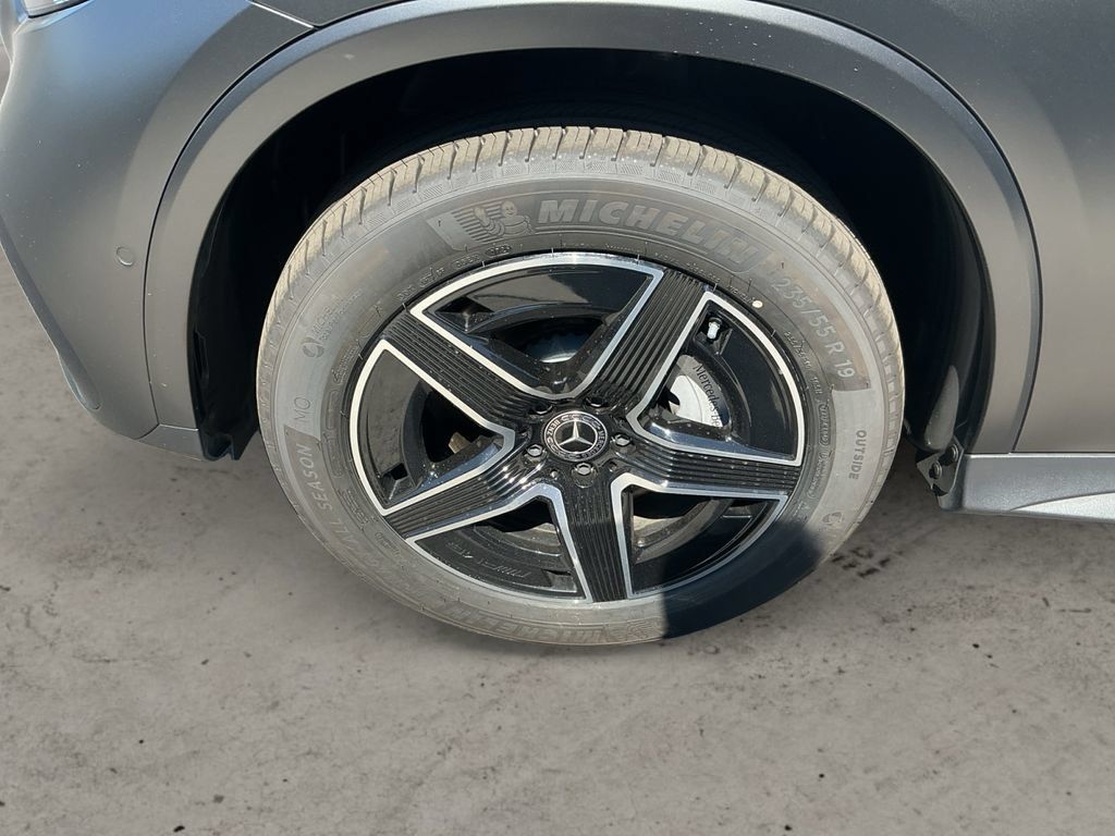 Used 2024 Mercedes-Benz GLC 300 4MATIC image 9