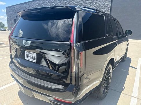Used 2023 Cadillac Escalade Sport Platinum w/ LPO, ONYX Package AWD/4WD image 3