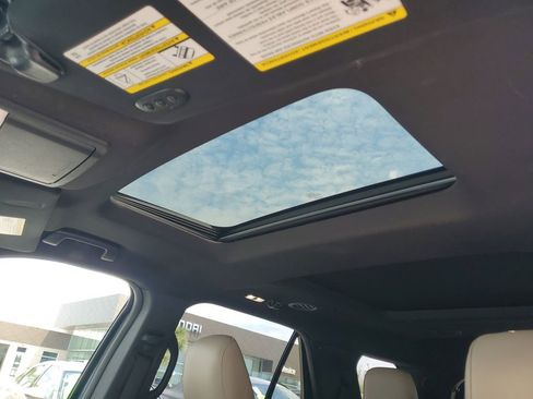 Used 2019 Ford Explorer Limited w/ Class III Trailer Tow Package FWD image 31