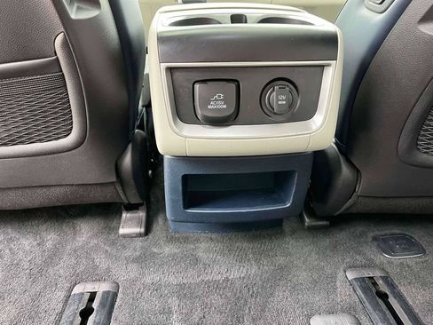 Used 2025 Kia Carnival SX FWD image 4