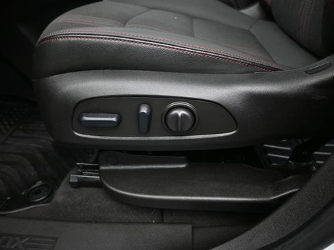 Used 2022 Chevrolet Equinox RS w/ LPO, Cargo Package AWD/4WD image 17