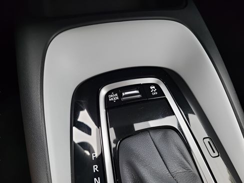 Certified 2025 Toyota Corolla SE image 19