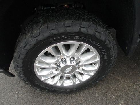 Used 2020 Chevrolet Silverado 2500 High Country w/ Technology Package image 14