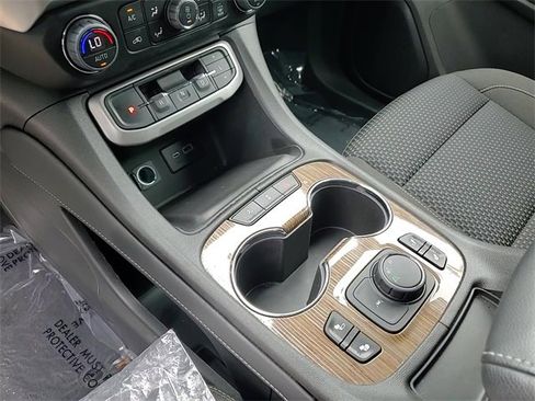 Used 2023 GMC Acadia SLE w/ Driver Convenience Package image 19