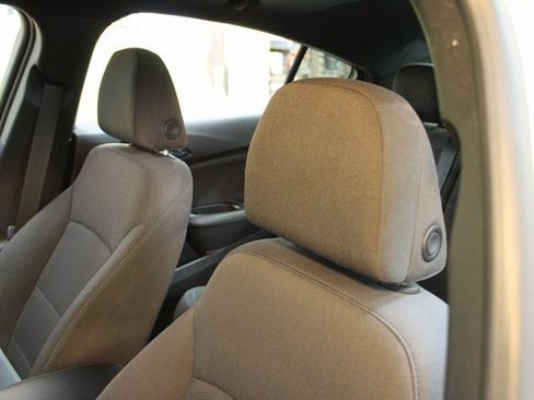 Used 2018 Chevrolet Cruze LT image 17