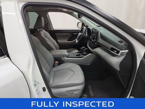 Used 2022 Toyota Highlander XLE AWD/4WD image 12