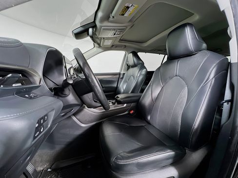 Used 2023 Toyota Highlander Limited image 11