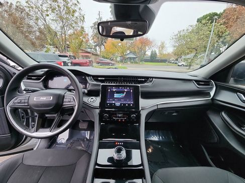 Certified 2023 Jeep Grand Cherokee L Laredo image 26