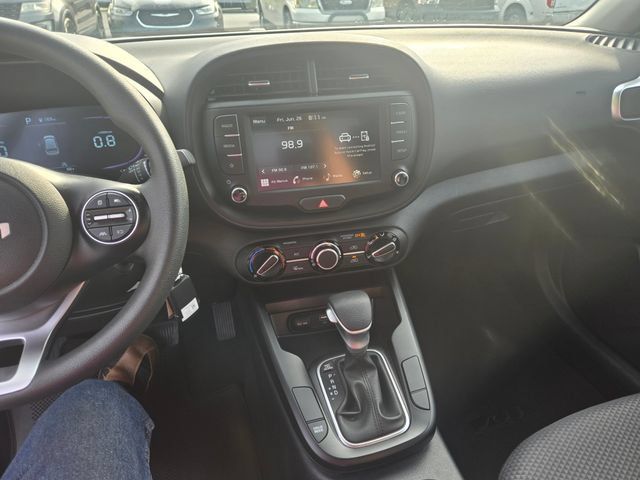 Used 2025 Kia Soul LX FWD image 2