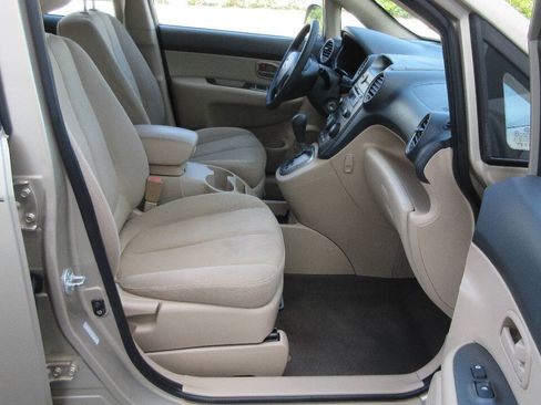 Used 2008 Kia Rondo LX FWD image 23