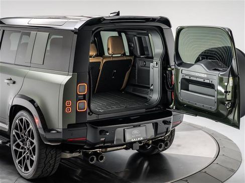 New 2026 Land Rover Defender 110 X-Dynamic SE image 36
