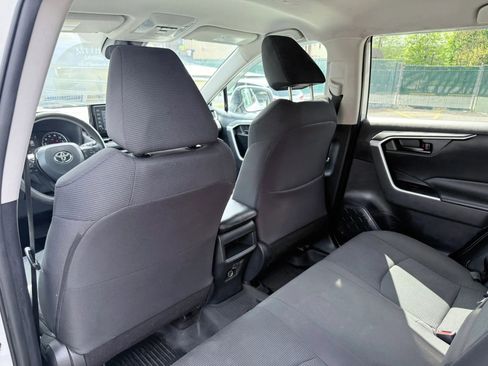 Used 2019 Toyota RAV4 LE w/ All Weather Liner Package AWD/4WD image 20