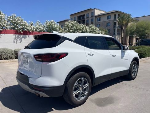 Used 2025 Chevrolet Blazer LT image 3