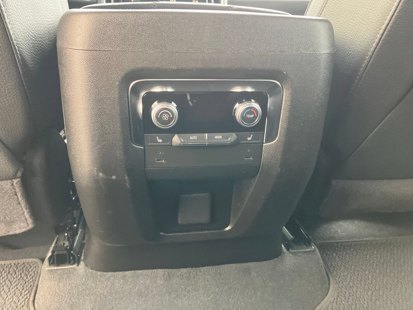 Used 2025 GMC Yukon Denali AWD/4WD image 19