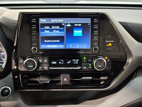 Used 2021 Toyota Highlander XLE image 16