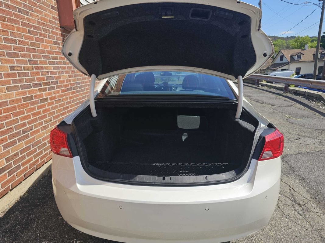 Used 2014 Chevrolet Impala LT w/ Convenience Package FWD image 9