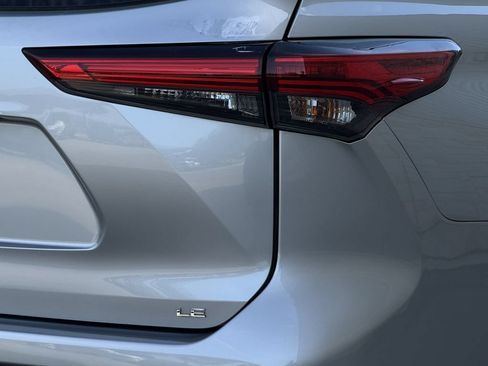Used 2023 Toyota Highlander LE FWD image 10