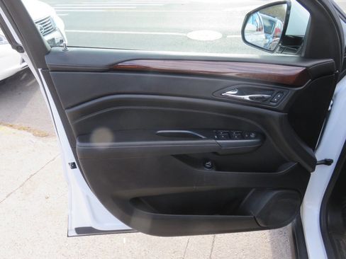 Used 2013 Cadillac SRX Luxury image 30