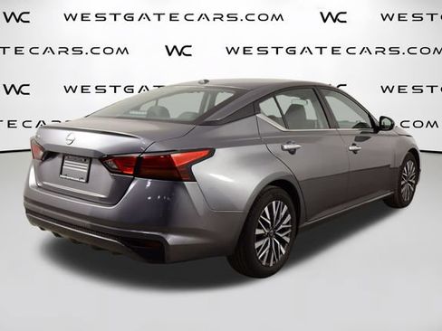 Used 2025 Nissan Altima 2.5 SV FWD image 38