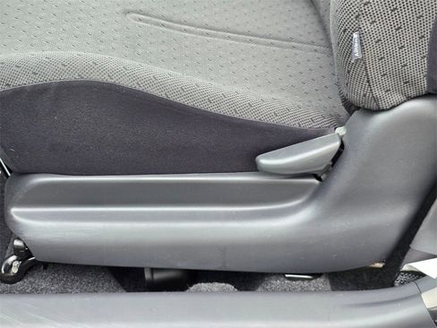 Used 2011 Toyota Yaris Base image 12