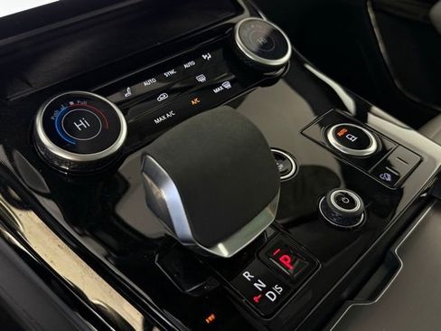 Used 2023 Land Rover Range Rover Sport SE image 25