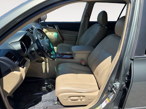 Used 2013 Toyota Highlander Limited AWD/4WD image 10