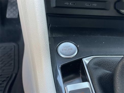 Used 2022 Volkswagen Tiguan SE image 16