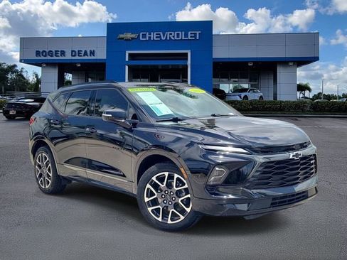Used 2023 Chevrolet Blazer RS FWD image 1