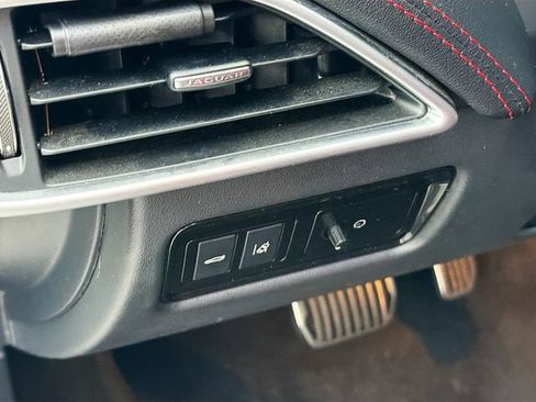 Used 2018 Jaguar XE S image 10